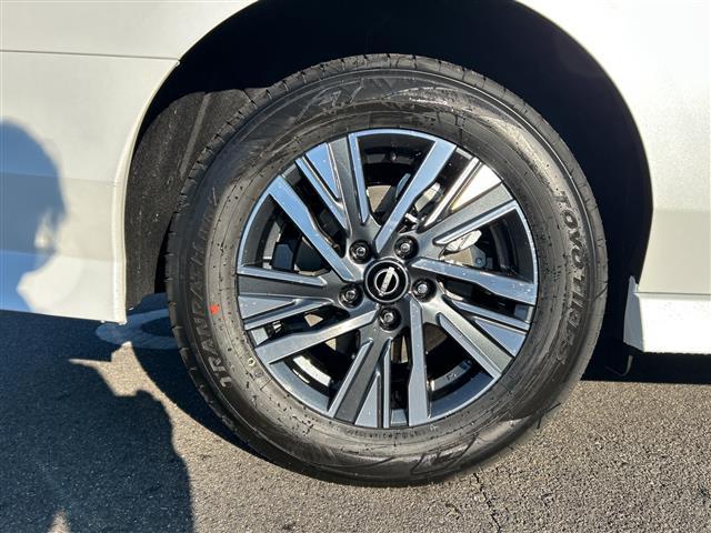 セレナ ｅ－パワー　ハイウェイスターＶ　全方位カメラ／両側パワースライドドア／フルセグＴＶ／純正ディスプレイオーディオ／バックカメラ／クルーズコントロール／プロパイロット／ハーフレザーシート／ワイヤレス充電／ＬＥＤヘッドライト／禁煙車（26枚目）