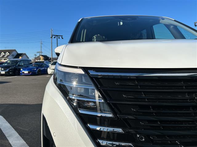 セレナ ｅ－パワー　ハイウェイスターＶ　全方位カメラ／両側パワースライドドア／フルセグＴＶ／純正ディスプレイオーディオ／バックカメラ／クルーズコントロール／プロパイロット／ハーフレザーシート／ワイヤレス充電／ＬＥＤヘッドライト／禁煙車（28枚目）