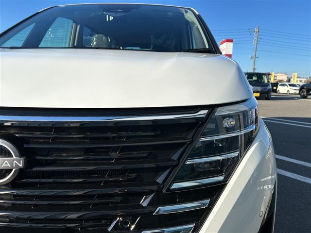 セレナ ｅ－パワー　ハイウェイスターＶ　全方位カメラ／両側パワースライドドア／フルセグＴＶ／純正ディスプレイオーディオ／バックカメラ／クルーズコントロール／プロパイロット／ハーフレザーシート／ワイヤレス充電／ＬＥＤヘッドライト／禁煙車（29枚目）