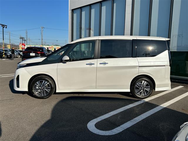 セレナ ｅ－パワー　ハイウェイスターＶ　全方位カメラ／両側パワースライドドア／フルセグＴＶ／純正ディスプレイオーディオ／バックカメラ／クルーズコントロール／プロパイロット／ハーフレザーシート／ワイヤレス充電／ＬＥＤヘッドライト／禁煙車（34枚目）