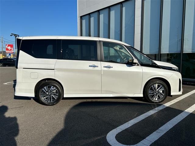 セレナ ｅ－パワー　ハイウェイスターＶ　全方位カメラ／両側パワースライドドア／フルセグＴＶ／純正ディスプレイオーディオ／バックカメラ／クルーズコントロール／プロパイロット／ハーフレザーシート／ワイヤレス充電／ＬＥＤヘッドライト／禁煙車（37枚目）