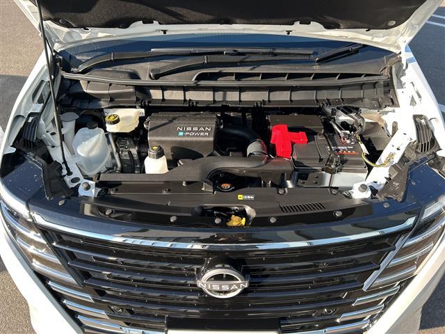 セレナ ｅ－パワー　ハイウェイスターＶ　全方位カメラ／両側パワースライドドア／フルセグＴＶ／純正ディスプレイオーディオ／バックカメラ／クルーズコントロール／プロパイロット／ハーフレザーシート／ワイヤレス充電／ＬＥＤヘッドライト／禁煙車（41枚目）