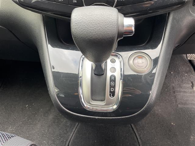 セレナ ハイウェイスター S-ハイブリッド Vエアロモード 後席モニター/バックカメラ/純正ナビ/フルセグTV/スタッドレスタイヤ4本(社外AW)/両側パワースライドドア/フロントエアロ/ビルトインETC/禁煙車/純正アルミホイール/フロントフォグランプ(11枚目)