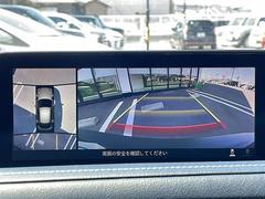 【３６０°ビュー・モニター】まるでクルマを真上から見下ろしたかのような視点で駐車をサポートします！クルマの斜め後ろや真横など、前後左右の４つのカメラの映像が合成されて、モニターに映し出されます。 3