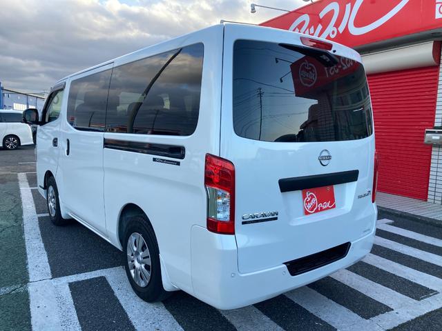 キャラバン ５０ｔｈアニバーサリー　車検整備付　純正ナビ（ＭＪ３２３－Ｗ）　バックモニター　フルセグＴＶ　ビルトインＥＴＣ　革巻ステアリング　リア左側パワースライドドア　クリアランスソナー　純正ホイールキャップ付１５インチホイール（8枚目）