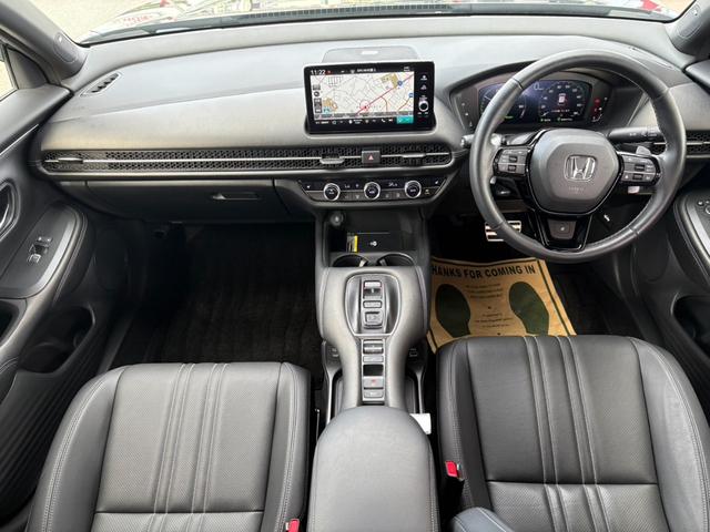 ZR-V e:HEVZ特別仕様車ブラックスタイル デモカー ドラレコ 衝突軽減ブレーキ レーンキープアシスト オートクルーズ ETC2.0 パドルシフト 無線充電 オートトランク LEDヘッドライト 電動パワーシート アラウンドビューモニター 記録簿(8枚目)