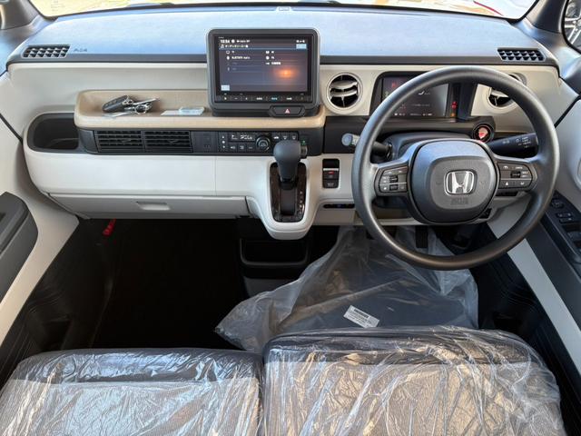 Ｎ－ＢＯＸ ファッションスタイル　登録済未使用車　ナビ　フロアマット　ホンダセンシング　オートクルーズコントロール　レーンキープアシスト　衝突軽減ブレーキ　両側電動スライドドア　ソナー　盗難防止装置　スマートキ　ＬＥＤランプ　ＥＴＣ（9枚目）