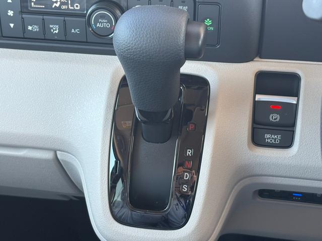 Ｎ－ＢＯＸ ファッションスタイル　登録済未使用車　ナビ　フロアマット　ホンダセンシング　オートクルーズコントロール　レーンキープアシスト　衝突軽減ブレーキ　両側電動スライドドア　ソナー　盗難防止装置　スマートキ　ＬＥＤランプ　ＥＴＣ（21枚目）