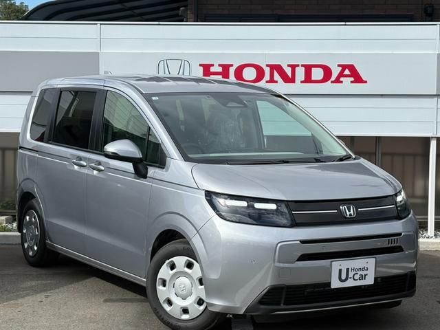 フリード エアー　登録済未使用車　ナビ　ドラレコ　フロアマット　ＥＴＣ　ホンダセンシング　オートクルーズコントロール　レーンキープアシスト　衝突軽減ブレーキ　両側電動スライドドア　クルコン　横滑り防止機能　フルセグ（5枚目）