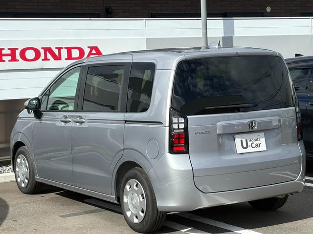 フリード エアー　登録済未使用車　ナビ　ドラレコ　フロアマット　ＥＴＣ　ホンダセンシング　オートクルーズコントロール　レーンキープアシスト　衝突軽減ブレーキ　両側電動スライドドア　クルコン　横滑り防止機能　フルセグ（6枚目）