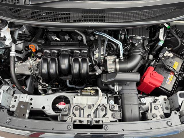 フリード エアー　登録済未使用車　ナビ　ドラレコ　フロアマット　ＥＴＣ　ホンダセンシング　オートクルーズコントロール　レーンキープアシスト　衝突軽減ブレーキ　両側電動スライドドア　クルコン　横滑り防止機能　フルセグ（8枚目）