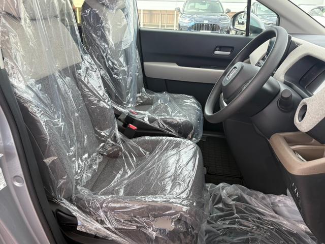 フリード エアー　登録済未使用車　ナビ　ドラレコ　フロアマット　ＥＴＣ　ホンダセンシング　オートクルーズコントロール　レーンキープアシスト　衝突軽減ブレーキ　両側電動スライドドア　クルコン　横滑り防止機能　フルセグ（10枚目）