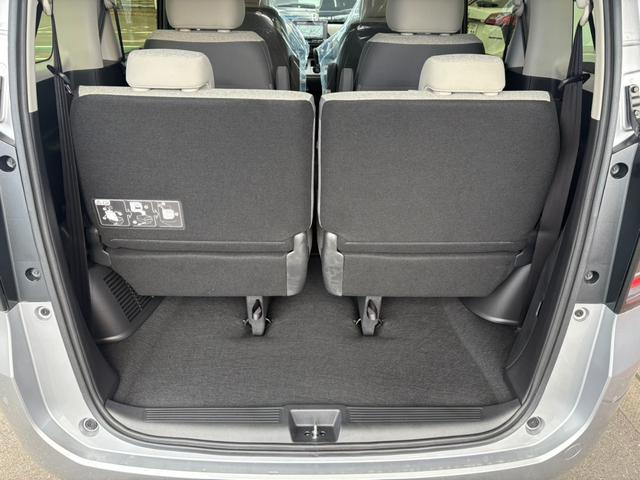 フリード エアー　登録済未使用車　ナビ　ドラレコ　フロアマット　ＥＴＣ　ホンダセンシング　オートクルーズコントロール　レーンキープアシスト　衝突軽減ブレーキ　両側電動スライドドア　クルコン　横滑り防止機能　フルセグ（14枚目）