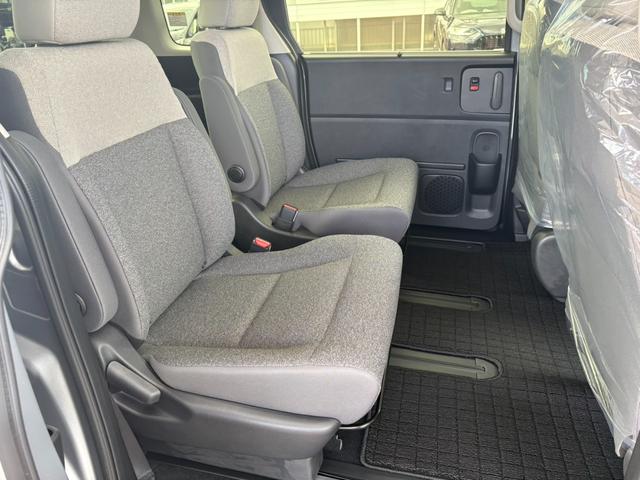 フリード エアー　登録済未使用車　ナビ　ドラレコ　フロアマット　ＥＴＣ　ホンダセンシング　オートクルーズコントロール　レーンキープアシスト　衝突軽減ブレーキ　両側電動スライドドア　クルコン　横滑り防止機能　フルセグ（15枚目）