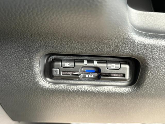 フリード エアー　登録済未使用車　ナビ　ドラレコ　フロアマット　ＥＴＣ　ホンダセンシング　オートクルーズコントロール　レーンキープアシスト　衝突軽減ブレーキ　両側電動スライドドア　クルコン　横滑り防止機能　フルセグ（20枚目）