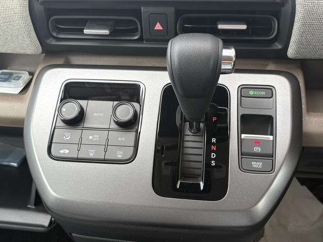 フリード エアー　登録済未使用車　ナビ　ドラレコ　フロアマット　ＥＴＣ　ホンダセンシング　オートクルーズコントロール　レーンキープアシスト　衝突軽減ブレーキ　両側電動スライドドア　クルコン　横滑り防止機能　フルセグ（21枚目）