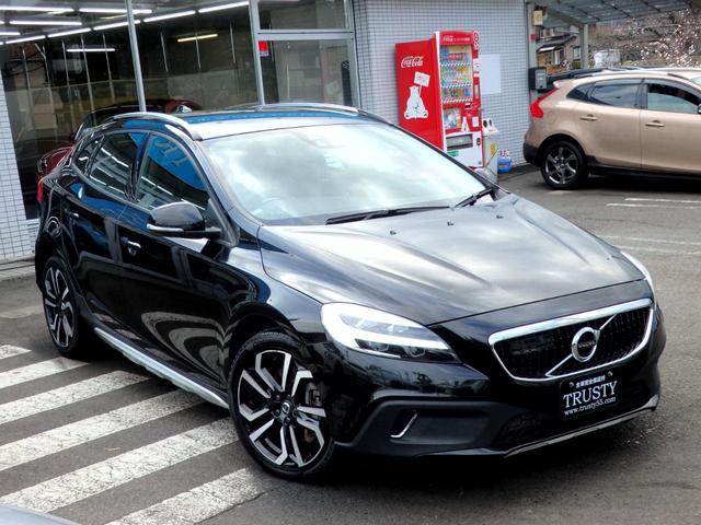 Ｖ４０ クロスカントリー　Ｔ５　ＡＷＤ　モメンタム　２０１７ｙモデル　インテリセーフ　禁煙車　スマートキー　純正１８インチＡＷ　ＡＣＣ　ＨＤＤナビ　ＴＶ　ＥＴＣ２．０　ヒーター付きメモリーパワーシート　パドルシフト　Ｂカメラ　Ｒパークセンサー　ＢＬＩＳ（11枚目）