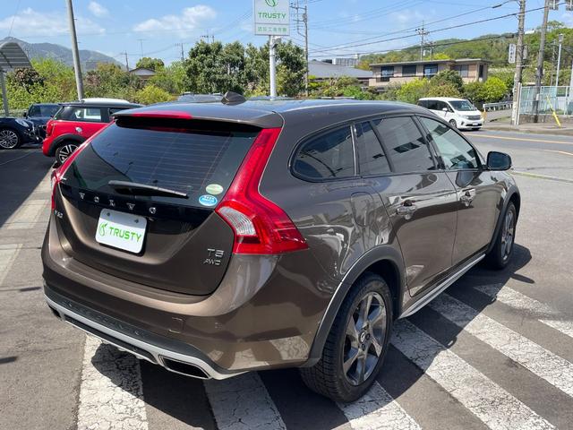 Ｖ６０ クロスカントリー　Ｔ５　ＡＷＤ　ＳＥ　インテリセーフ　アイボリー革　Ｆドラレコ　スマートキー　ＨＤＤナビ　フルセグＴＶ　Ｂカメラ　ＧＰＳレーダー　パドルシフト　ヒーター付メモリーパワーシート　ＥＴＣ２．０　Ｒフィルム　アイドリングストップ（10枚目）