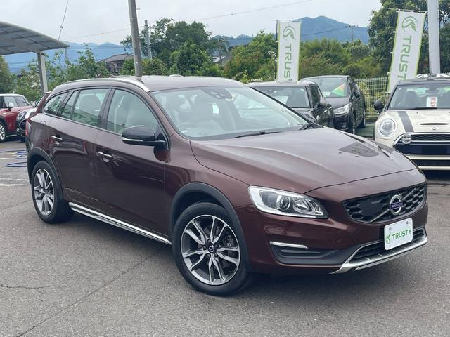 Ｖ６０ クロスカントリー　Ｔ５　ＡＷＤ　ＳＥ　インテリセーフ　アイボリー革　スマートキー　ＡＣＣ　純正１８インチＡＷ　ヒーター付きメモリーパワーシート　ＨＤＤナビ　フルセグＴＶ　Ｂカメラ　ＥＴＣ２．０　パドルシフト　Ｒパークセンサー　バイキセノン（7枚目）