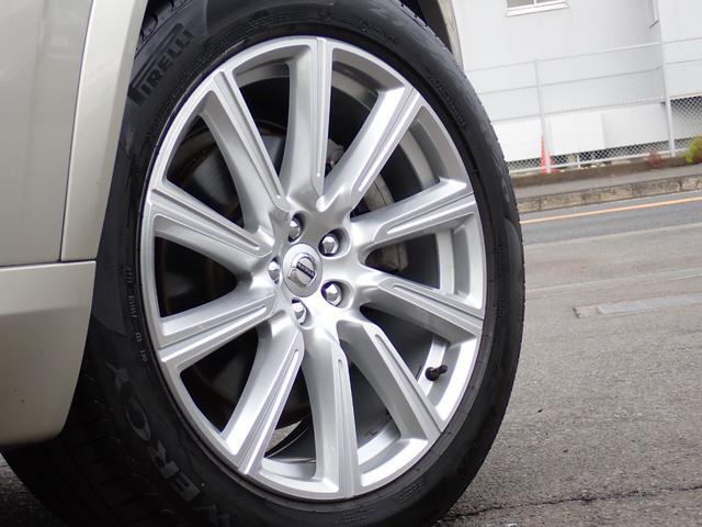 ＸＣ９０ Ｔ６　ＡＷＤ　インスクリプション　パークパイロット　Ｂ＆Ｗ　アイボリー革　サラウンドビューカメラ　専用２０インチＡＷ（２４ｙ製造ピレリ装着）マッサージ機能付シートベンチレーション　ヒーター付メモリーパワーシート　純正ナビ　カープレイ（23枚目）