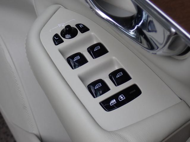 ＸＣ９０ Ｔ６　ＡＷＤ　インスクリプション　パークパイロット　Ｂ＆Ｗ　アイボリー革　サラウンドビューカメラ　専用２０インチＡＷ（２４ｙ製造ピレリ装着）マッサージ機能付シートベンチレーション　ヒーター付メモリーパワーシート　純正ナビ　カープレイ（31枚目）