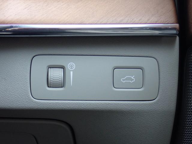 ＸＣ９０ Ｔ６　ＡＷＤ　インスクリプション　パークパイロット　Ｂ＆Ｗ　アイボリー革　サラウンドビューカメラ　専用２０インチＡＷ（２４ｙ製造ピレリ装着）マッサージ機能付シートベンチレーション　ヒーター付メモリーパワーシート　純正ナビ　カープレイ（60枚目）