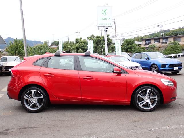 Ｖ４０ Ｄ４　モメンタム　インテリセーフ　テキスタイル　純正１７インチＡＷ（２３ｙ製造タイヤ装着）前後ドラレコ　ヒーター付きメモリーパワーシート　パドルシフト　スマートキー　ＥＴＣ２．０　ＨＤＤナビ　ブルートゥース（17枚目）