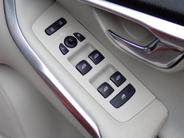 Ｖ４０ Ｄ４　モメンタム　インテリセーフ　テキスタイル　純正１７インチＡＷ（２３ｙ製造タイヤ装着）前後ドラレコ　ヒーター付きメモリーパワーシート　パドルシフト　スマートキー　ＥＴＣ２．０　ＨＤＤナビ　ブルートゥース（33枚目）