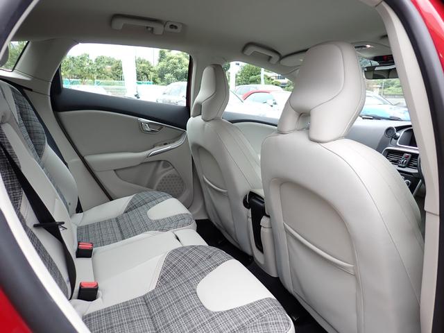 Ｖ４０ Ｄ４　モメンタム　インテリセーフ　テキスタイル　純正１７インチＡＷ（２３ｙ製造タイヤ装着）前後ドラレコ　ヒーター付きメモリーパワーシート　パドルシフト　スマートキー　ＥＴＣ２．０　ＨＤＤナビ　ブルートゥース（38枚目）