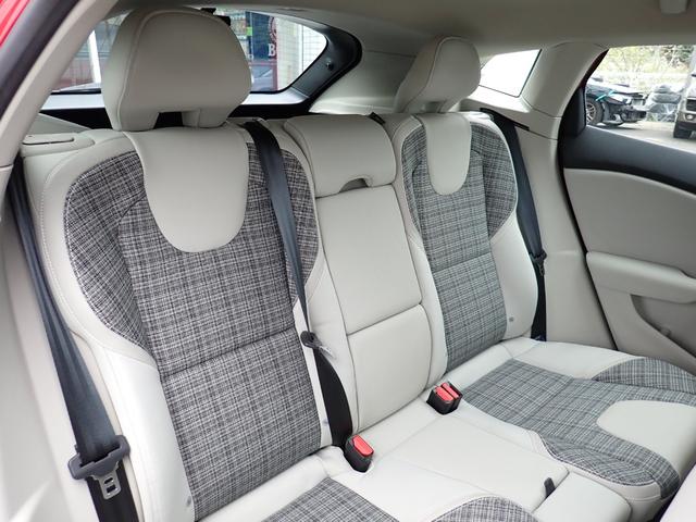 Ｖ４０ Ｄ４　モメンタム　インテリセーフ　テキスタイル　純正１７インチＡＷ（２３ｙ製造タイヤ装着）前後ドラレコ　ヒーター付きメモリーパワーシート　パドルシフト　スマートキー　ＥＴＣ２．０　ＨＤＤナビ　ブルートゥース（39枚目）