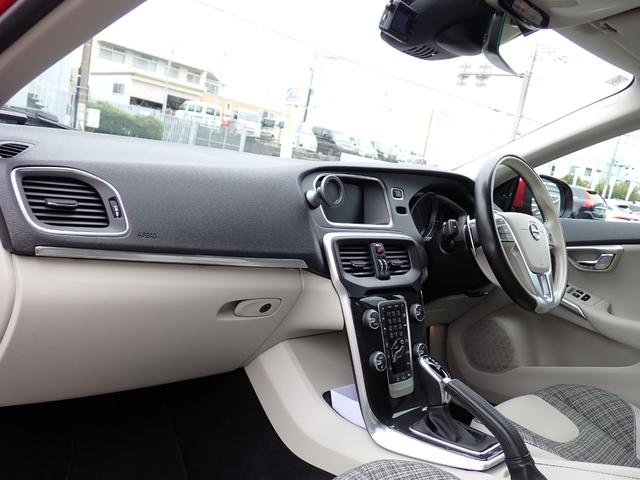 Ｖ４０ Ｄ４　モメンタム　インテリセーフ　テキスタイル　純正１７インチＡＷ（２３ｙ製造タイヤ装着）前後ドラレコ　ヒーター付きメモリーパワーシート　パドルシフト　スマートキー　ＥＴＣ２．０　ＨＤＤナビ　ブルートゥース（43枚目）