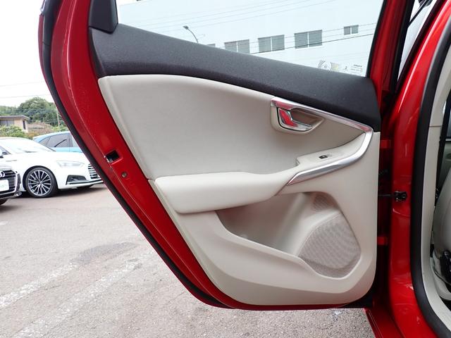 Ｖ４０ Ｄ４　モメンタム　インテリセーフ　テキスタイル　純正１７インチＡＷ（２３ｙ製造タイヤ装着）前後ドラレコ　ヒーター付きメモリーパワーシート　パドルシフト　スマートキー　ＥＴＣ２．０　ＨＤＤナビ　ブルートゥース（45枚目）
