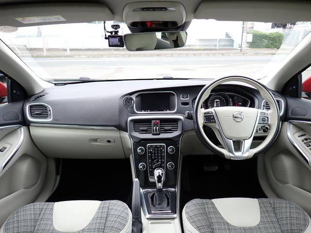 Ｖ４０ Ｄ４　モメンタム　インテリセーフ　テキスタイル　純正１７インチＡＷ（２３ｙ製造タイヤ装着）前後ドラレコ　ヒーター付きメモリーパワーシート　パドルシフト　スマートキー　ＥＴＣ２．０　ＨＤＤナビ　ブルートゥース（49枚目）