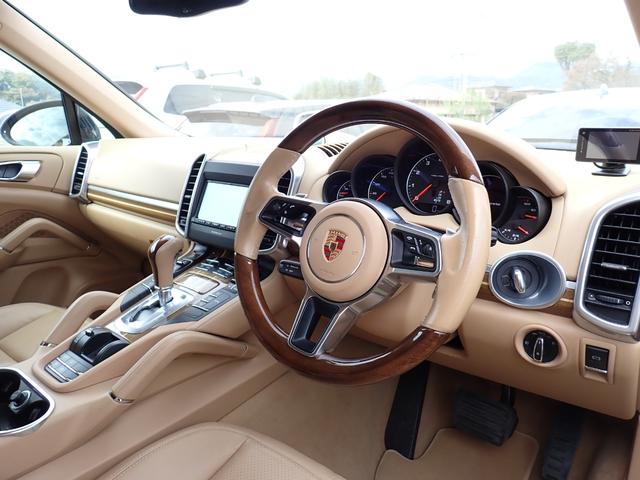 カイエン ベースグレード　後期型　スポーツクロノＰＫＧ　エントリーＤ　ルクソールベージュ革　スポーツプラスモード　ヒーター付きパワーシート　前後ドラレコ　クルコン　純正ナビ　フルセグＴＶ　Ｂカメラ　ＧＰＳレーダー　ＥＴＣ２．０（13枚目）