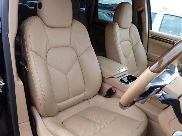 カイエン ベースグレード　後期型　スポーツクロノＰＫＧ　エントリーＤ　ルクソールベージュ革　スポーツプラスモード　ヒーター付きパワーシート　前後ドラレコ　クルコン　純正ナビ　フルセグＴＶ　Ｂカメラ　ＧＰＳレーダー　ＥＴＣ２．０（14枚目）