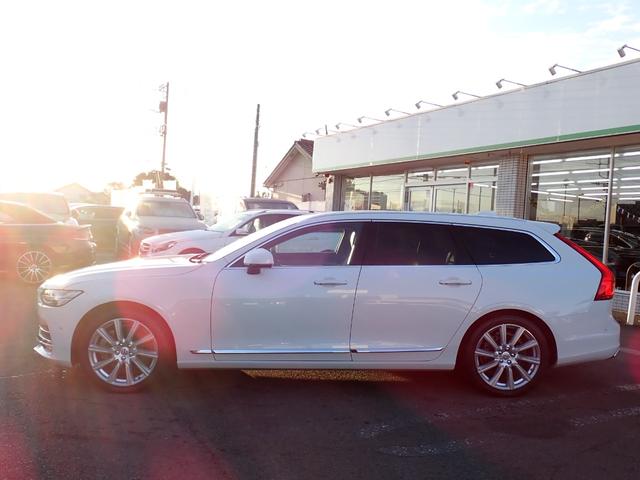 Ｖ９０ Ｔ６　ＡＷＤ　インスクリプション　クライメートＰＫＧ　黒革　パークパイロット　前後ドラレコ　マッサージ機能付きシートベンチレーション　全席シートヒーター　ステアリングヒーター　カープレイ　サラウンドビューカメラ　フルセグＴＶ　ＥＴＣ（12枚目）