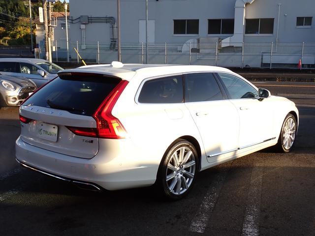 Ｖ９０ Ｔ６　ＡＷＤ　インスクリプション　クライメートＰＫＧ　黒革　パークパイロット　前後ドラレコ　マッサージ機能付きシートベンチレーション　全席シートヒーター　ステアリングヒーター　カープレイ　サラウンドビューカメラ　フルセグＴＶ　ＥＴＣ（22枚目）