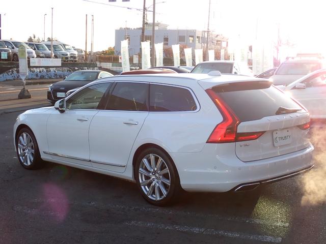Ｖ９０ Ｔ６　ＡＷＤ　インスクリプション　クライメートＰＫＧ　黒革　パークパイロット　前後ドラレコ　マッサージ機能付きシートベンチレーション　全席シートヒーター　ステアリングヒーター　カープレイ　サラウンドビューカメラ　フルセグＴＶ　ＥＴＣ（24枚目）