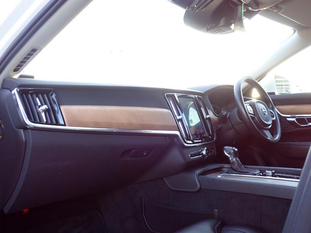 Ｖ９０ Ｔ６　ＡＷＤ　インスクリプション　クライメートＰＫＧ　黒革　パークパイロット　前後ドラレコ　マッサージ機能付きシートベンチレーション　全席シートヒーター　ステアリングヒーター　カープレイ　サラウンドビューカメラ　フルセグＴＶ　ＥＴＣ（47枚目）