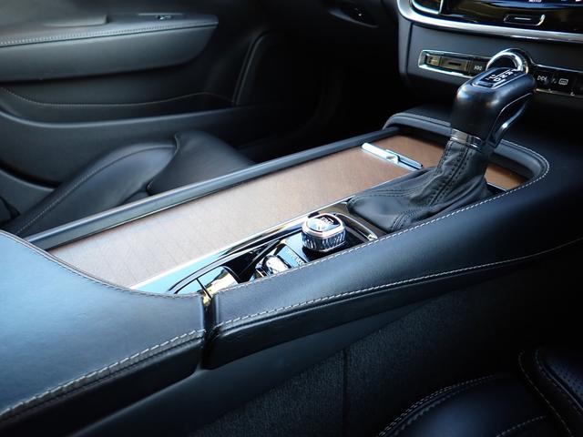 Ｖ９０ Ｔ６　ＡＷＤ　インスクリプション　クライメートＰＫＧ　黒革　パークパイロット　前後ドラレコ　マッサージ機能付きシートベンチレーション　全席シートヒーター　ステアリングヒーター　カープレイ　サラウンドビューカメラ　フルセグＴＶ　ＥＴＣ（70枚目）