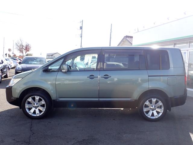 デリカＤ：５ Ｇ　ナビパッケージ　弊社下取　１オーナー　整備記録簿１２枚　３列シート　８人乗り　２３ｙ製造ヨコハマタイヤ　前後ドラレコ　左パワースライド　フロント＆バックカメラ　ＥＴＣ　スマートキー　マルチステア　ＨＩＤ　ドアバイザー（6枚目）