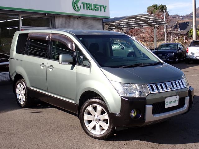 デリカＤ：５ Ｇ　ナビパッケージ　弊社下取　１オーナー　整備記録簿１２枚　３列シート　８人乗り　２３ｙ製造ヨコハマタイヤ　前後ドラレコ　左パワースライド　フロント＆バックカメラ　ＥＴＣ　スマートキー　マルチステア　ＨＩＤ　ドアバイザー（10枚目）