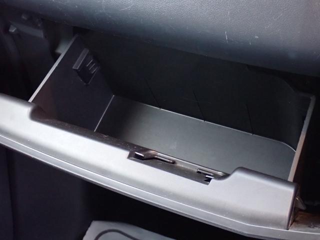 デリカＤ：５ Ｇ　ナビパッケージ　弊社下取　１オーナー　整備記録簿１２枚　３列シート　８人乗り　２３ｙ製造ヨコハマタイヤ　前後ドラレコ　左パワースライド　フロント＆バックカメラ　ＥＴＣ　スマートキー　マルチステア　ＨＩＤ　ドアバイザー（54枚目）