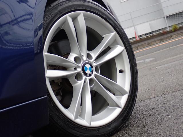 ３シリーズ ３２０ｉ　スポーツ　後期型　フルセグＴＶ　ＨＵＤ　３６０℃　オイスター革　ＡＣＣ　インテリジェントＳ　レーンチェンジＷ　純正ＯＰ１８インチＡＷ（２３ｙ製造ヨコハマタイヤ）ヒーター付メモリーパワーシート　ＬＥＤヘッドライト（23枚目）