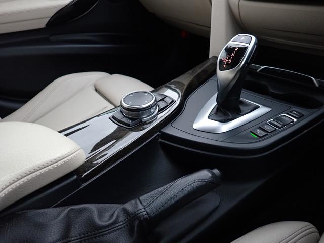 ３シリーズ ３２０ｉ　スポーツ　後期型　フルセグＴＶ　ＨＵＤ　３６０℃　オイスター革　ＡＣＣ　インテリジェントＳ　レーンチェンジＷ　純正ＯＰ１８インチＡＷ（２３ｙ製造ヨコハマタイヤ）ヒーター付メモリーパワーシート　ＬＥＤヘッドライト（67枚目）