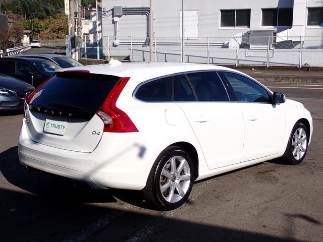 Ｖ６０ Ｄ４　タック　後期型　最終モデル　インテリセーフ　アイボリー革　スマートキー　ヒーター付メモリーパワーシート　バックカメラ　Ｒパークセンサー　マルチステア　パドルシフト　ＥＴＣ２．０　Ｒ７年４月ディーラー整備済（16枚目）