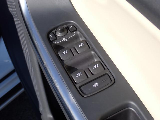 Ｖ６０ Ｄ４　タック　後期型　最終モデル　インテリセーフ　アイボリー革　スマートキー　ヒーター付メモリーパワーシート　バックカメラ　Ｒパークセンサー　マルチステア　パドルシフト　ＥＴＣ２．０　Ｒ７年４月ディーラー整備済（26枚目）