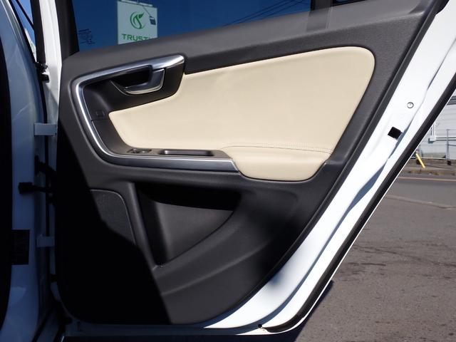 Ｖ６０ Ｄ４　タック　後期型　最終モデル　インテリセーフ　アイボリー革　スマートキー　ヒーター付メモリーパワーシート　バックカメラ　Ｒパークセンサー　マルチステア　パドルシフト　ＥＴＣ２．０　Ｒ７年４月ディーラー整備済（30枚目）