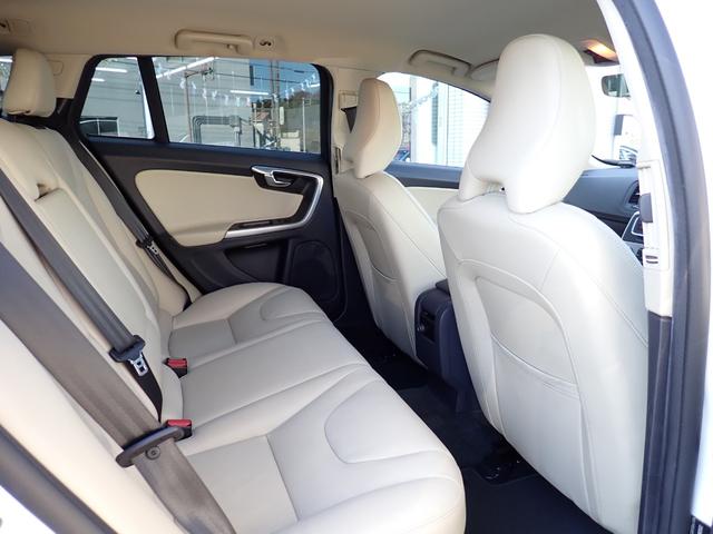 Ｖ６０ Ｄ４　タック　後期型　最終モデル　インテリセーフ　アイボリー革　スマートキー　ヒーター付メモリーパワーシート　バックカメラ　Ｒパークセンサー　マルチステア　パドルシフト　ＥＴＣ２．０　Ｒ７年４月ディーラー整備済（31枚目）