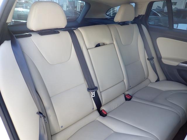 Ｖ６０ Ｄ４　タック　後期型　最終モデル　インテリセーフ　アイボリー革　スマートキー　ヒーター付メモリーパワーシート　バックカメラ　Ｒパークセンサー　マルチステア　パドルシフト　ＥＴＣ２．０　Ｒ７年４月ディーラー整備済（32枚目）